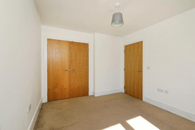 2 bed Flat for sale Image 12