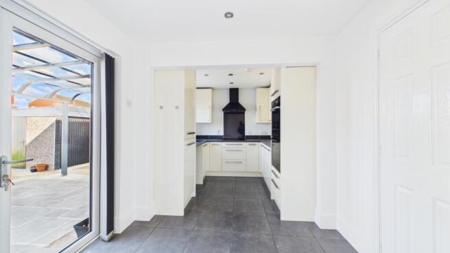 3 bed Semi-Detached to rent Image 4