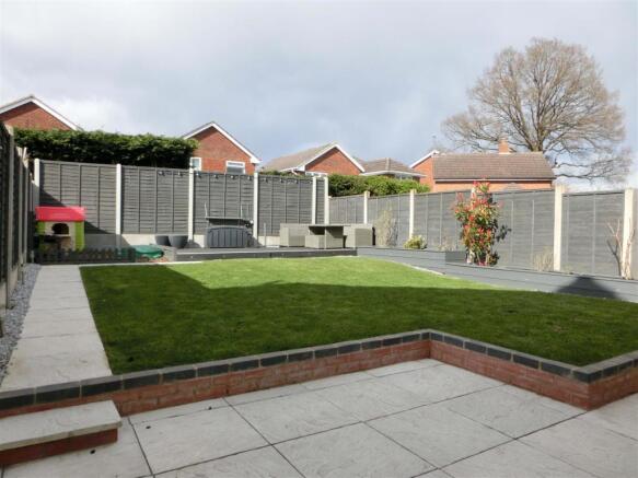 LANDSCAPED REAR GARDEN