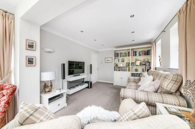 4 bed Detached for sale Image 8