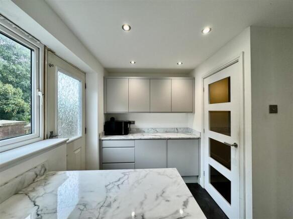 4 bed Detached for sale Image 10