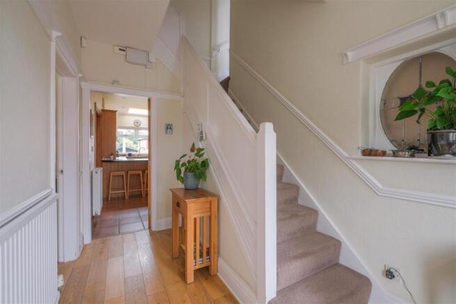 5 bed Semi-Detached for sale Image 6