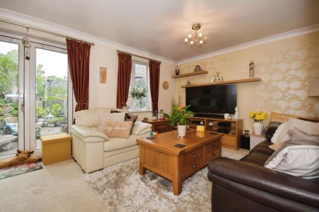 Sandringham Close, Chesterfield, S41 photo 4