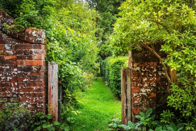 house. estate agency Cranleigh Barhatch Farm