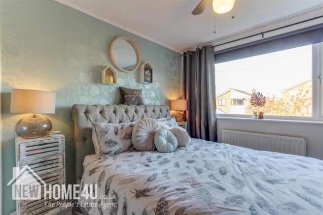 MASTER BEDROOM: