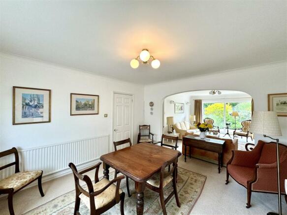 OPEN PLAN SITTING/DINING ROOM
