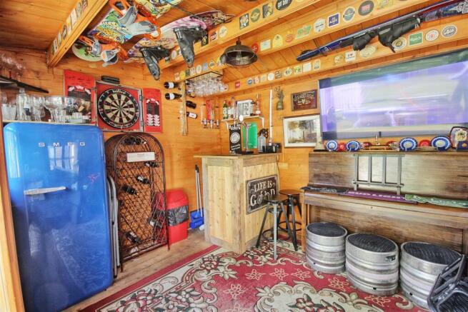 ENTERTAINMENT ROOM