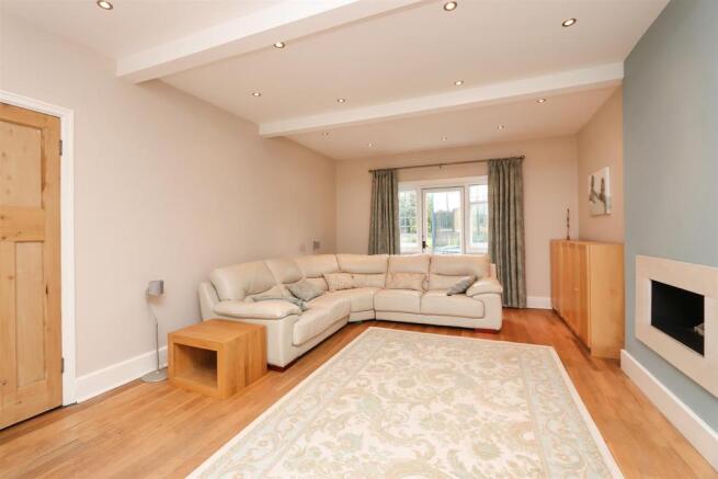 Living Room2.jpg