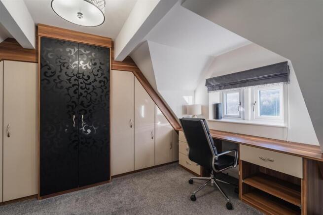 Bedroom 4 Dressing Room