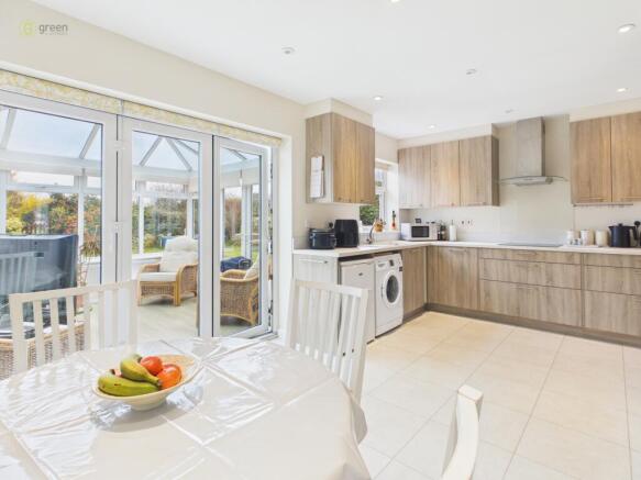 cam05459g0pr0153still044