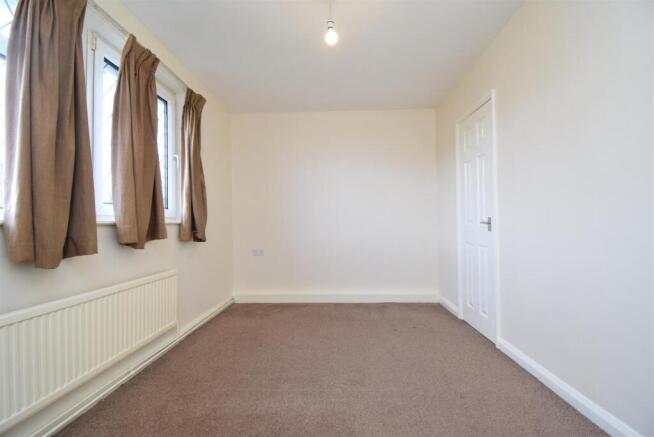 3 bed Semi-Detached to rent Image 4