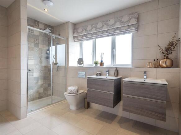 5 bed Detached for sale Image 8