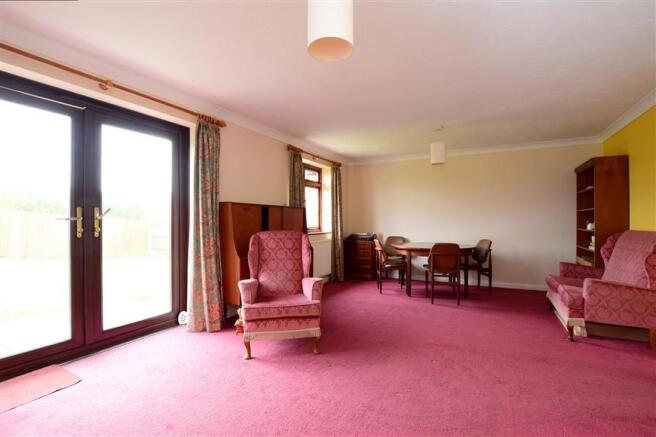 Lounge /Dining Room