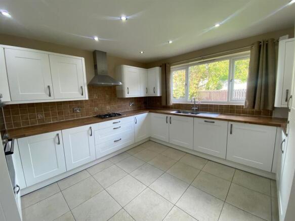 KITCHEN 1.jpg