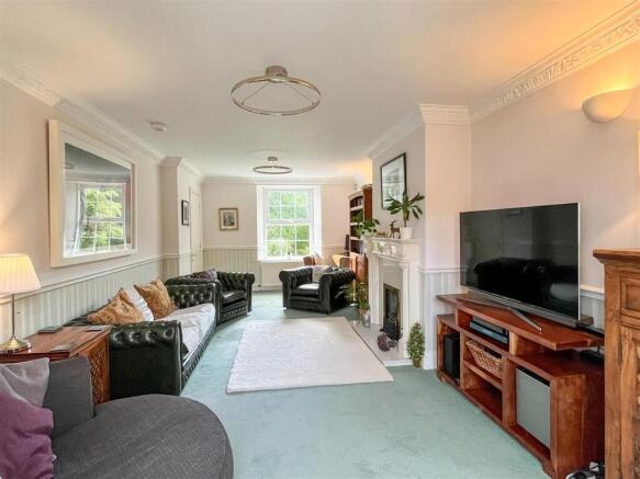 4 bed Detached to rent Image 5