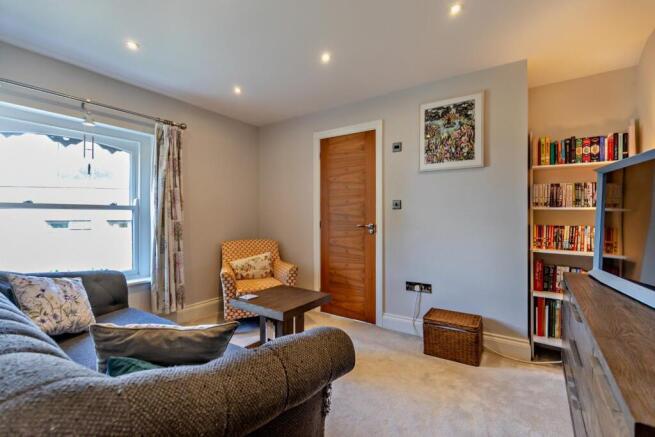 4 bed Apartment for sale Image 7