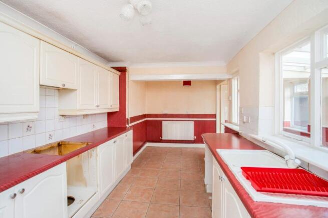 Kitchen 2.jpg