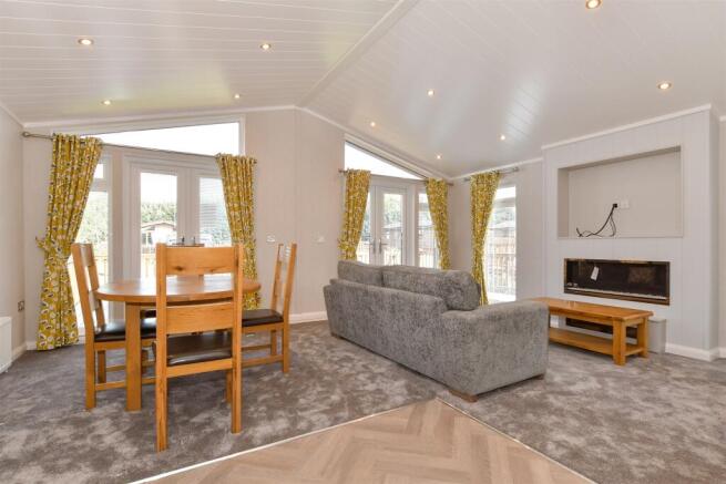 Kitchen/Lounge/ Dining Area