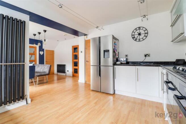 5 bed Detached for sale Image 9