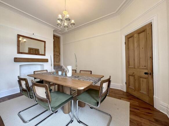 6 bed House to rent Image 5