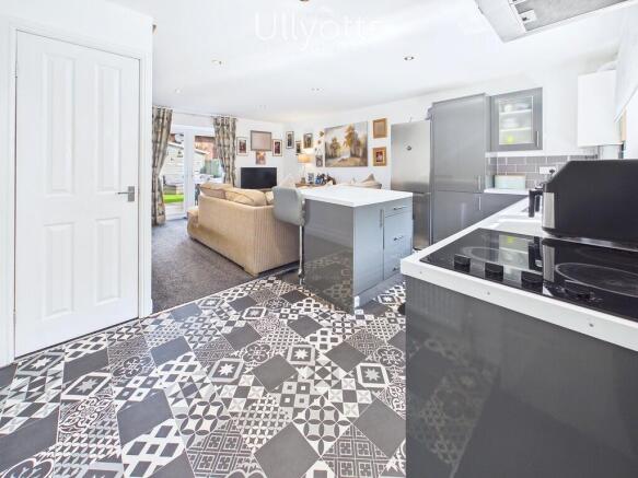 2 bed Terraced for sale Image 6