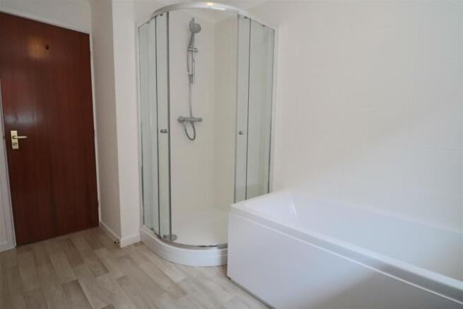 PARTICULARLY SPACIOUS AND RE-FITTED BATHROOM