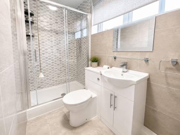 3 bed Flat to rent Image 4