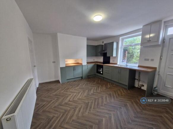 2 bed Terraced to rent Image 4