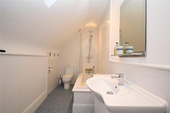 5 bed House for sale Image 11
