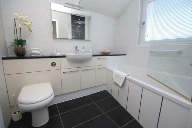 22 Turnberry Avenue  Gourock (16) bathroom.jpg