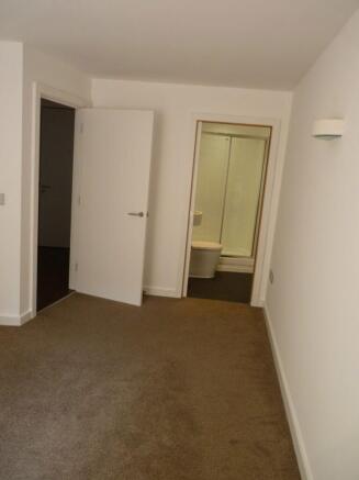 2 bed Apartment to rent Image 9