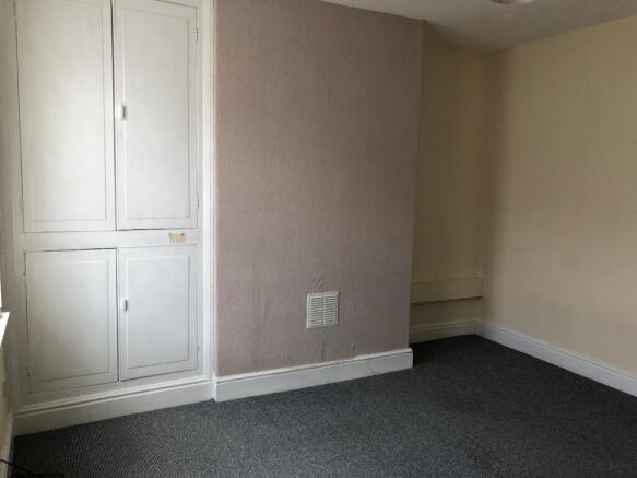 2 bed Terraced to rent Image 6