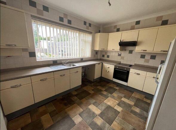 3 bed Semi-Detached to rent Image 5