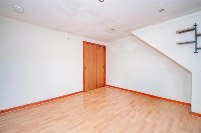 1D Roberts Street Forfar-6.JPG