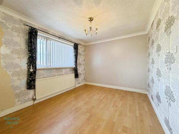 3 bed Semi-Detached for sale Image 8