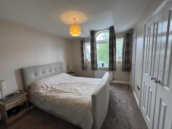4 bed Detached for sale Image 11
