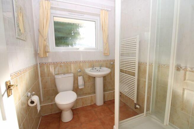 En suite showe...