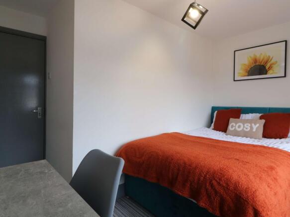 2 Goslyn Room 7 3.JPG