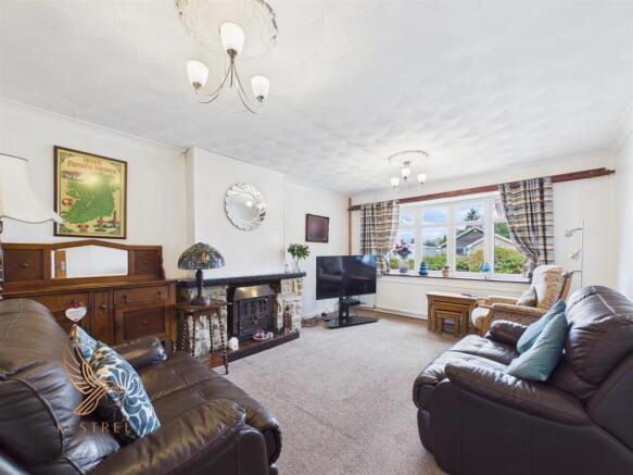 5 bed Detached Bungalow for sale Image 8