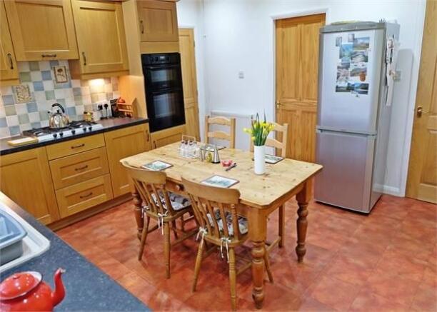 Another view of the kitchen breakfast room