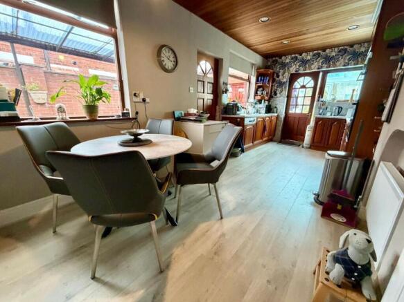 4 bed Semi-Detached for sale Image 5