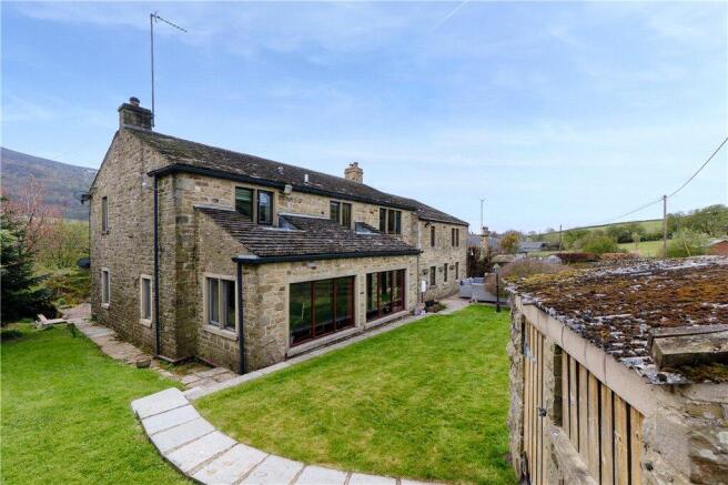 5 bed Detached for sale Image 12