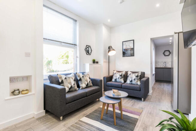 6 bed House to rent Image 9