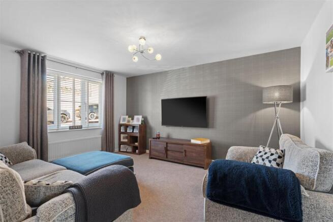 4 bed Detached for sale Image 4