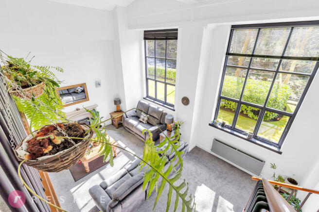 Lounge / Dining Area