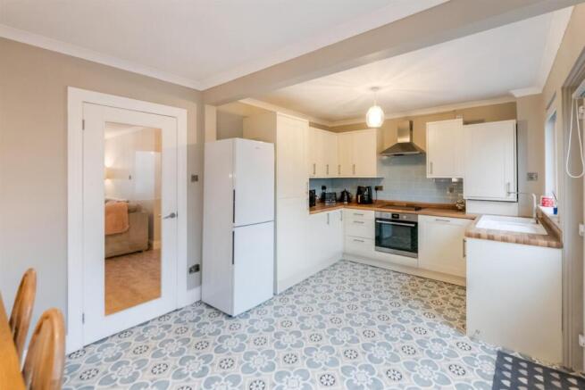 4 Hillview Place, Dollar FK14 7JG photo 4