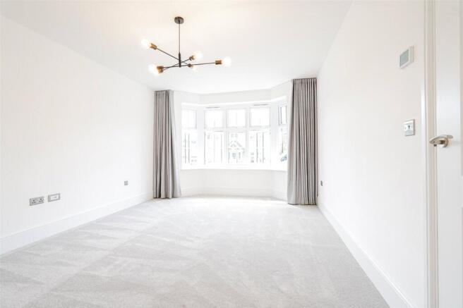 5 bed Detached for sale Image 6