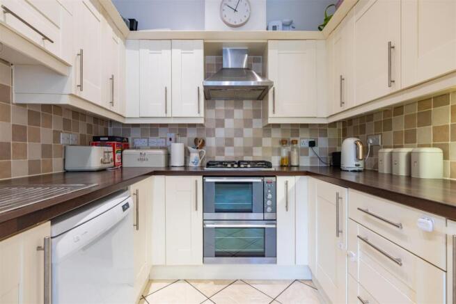 KITCHEN DINER 1 .jpg