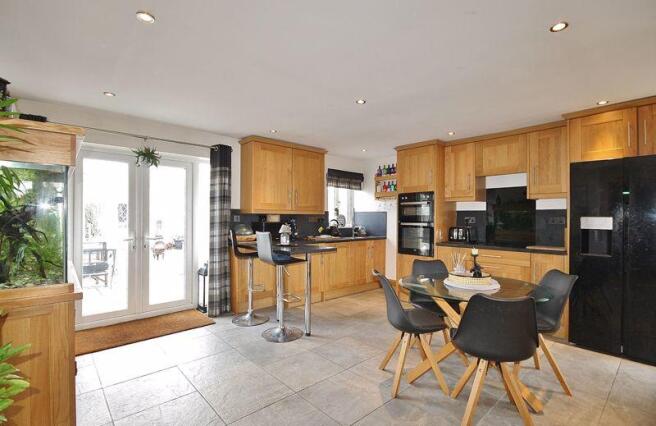 Kitchen/Dining...