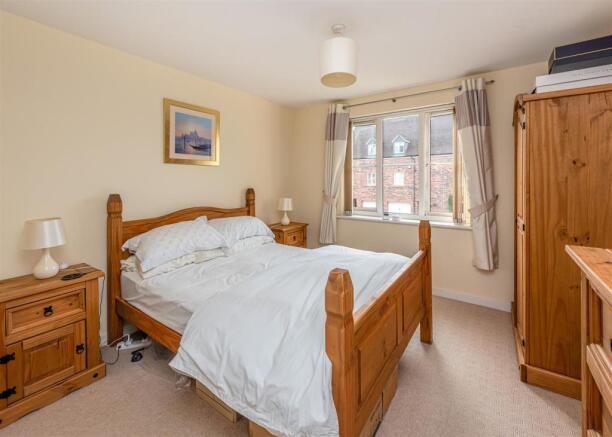 24 The Grove-bed1.jpg